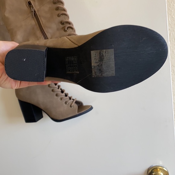 Open toed lace up boot heels! - Picture 3 of 5